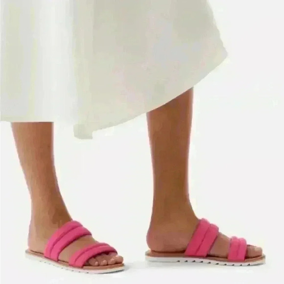 NEW WITH BOX  Women's Sorel  Ell II Puff Slide Sandal Size 8 In Fuchsia - Picture 1 of 6